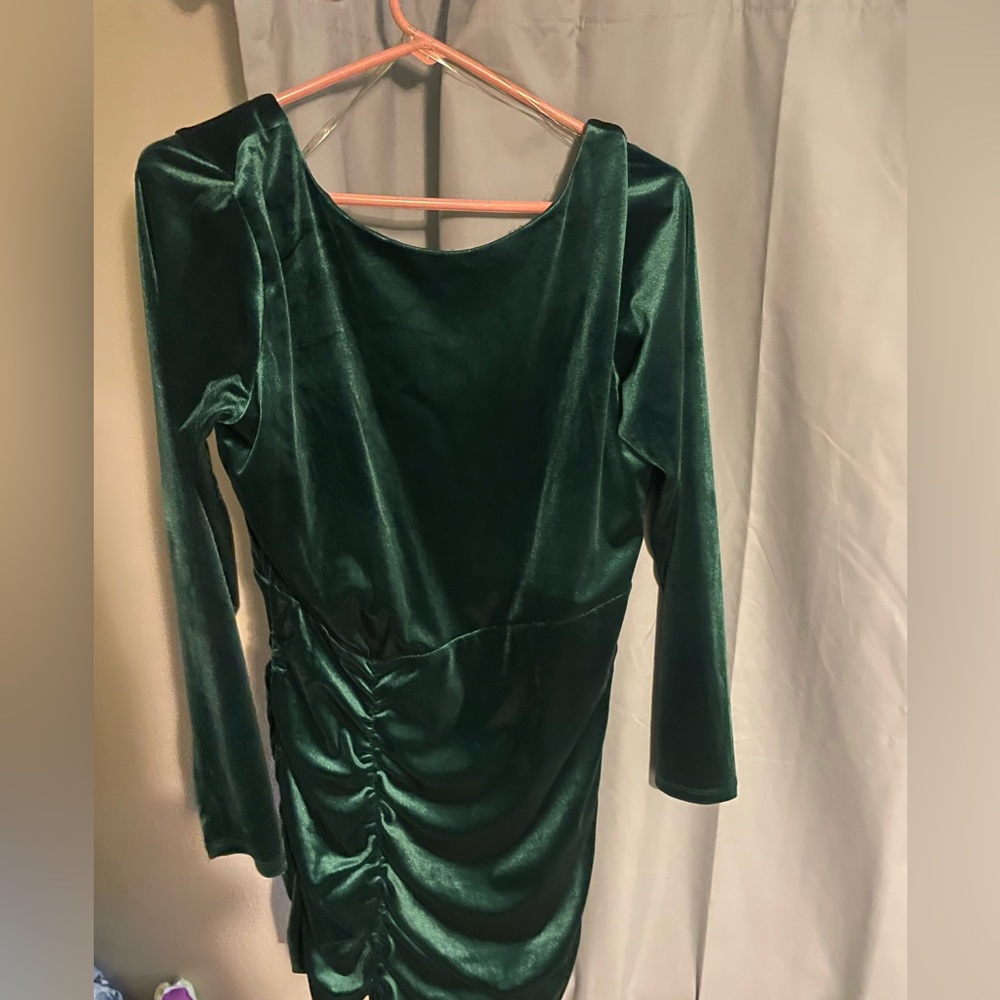 Windsor fitted green dress with open back